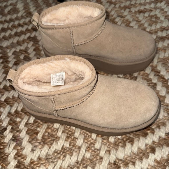 UGG Women’s Beige Boots - Picture 3 of 7